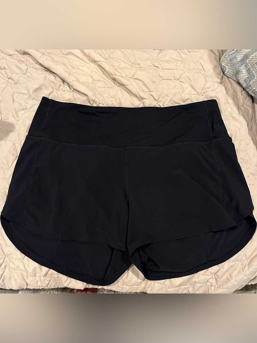 Lululemon speed up shorts 4"